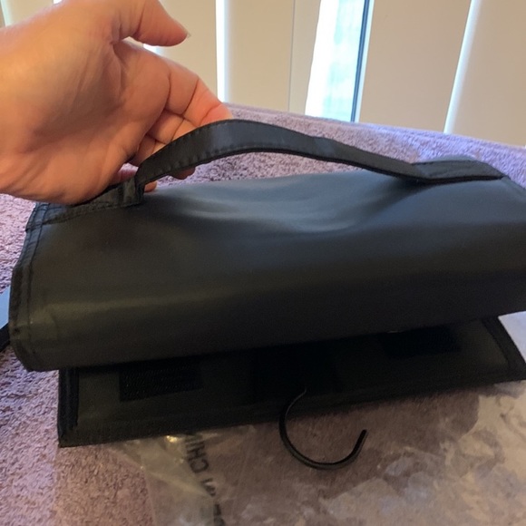 ❤️NEW❤️ Mary Kay Rollup Bag, has 4 Zippered with Detachable Velcro - Picture 4 of 5